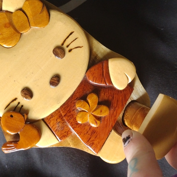 Rare hand carved hellokitty puzzle box - Picture 2 of 7